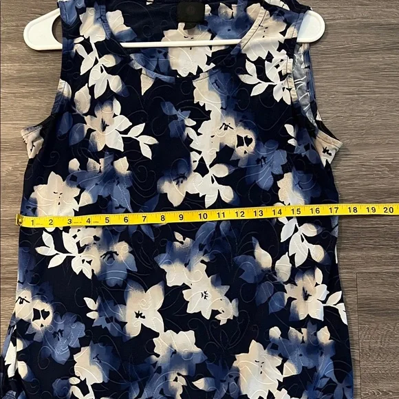 JM Collection Navy and White Floral Tank Top - Picture 4 of 5